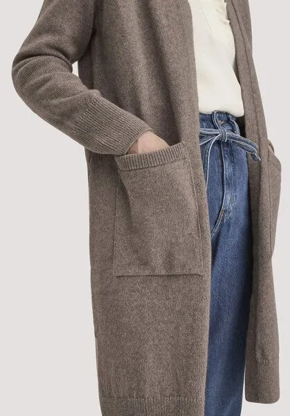 hessnatur hessnatur Strick Jacke Relaxed aus Bio-Schurwolle mit Bio-Baumwolle, Camel, – Produktbild 5 von 8