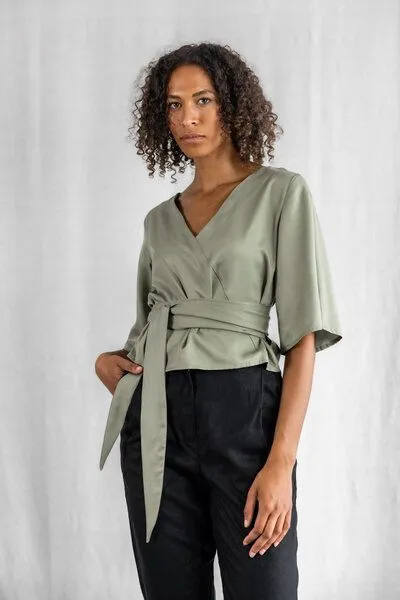 Jyoti - Fair Works Jyoti - Fair Works Modal Bluse Vasanta, Matcha, – Produktbild 2 von 4