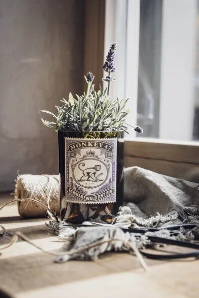 MaBe MaBe Vase aus der Gin Flasche – Produktbild 3 von 3