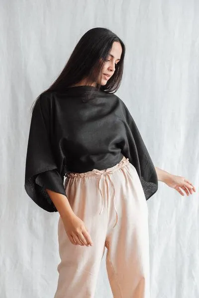 Jyoti - Fair Works Jyoti - Fair Works Bio-Baumwoll Bluse Risay, Schwarz, – Produktbild 2 von 4