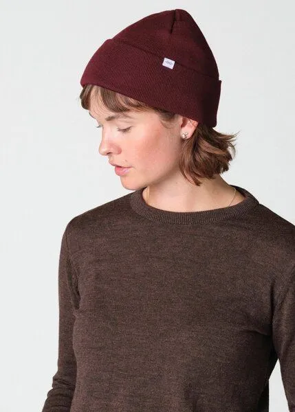 Klitmøller Collective Klitmøller Collective Fine Rib Beanie aus mulesingfreier Merinowolle, Burgundy (rot), – Produktbild 2 von 2