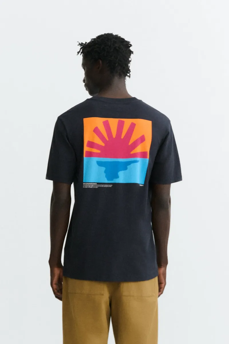 thinking mu Thinking MU Herren vegan T-Shirt Mediterranean Sunrise In Zach Navy, Extra dunkelblau, – Produktbild 2 von 2