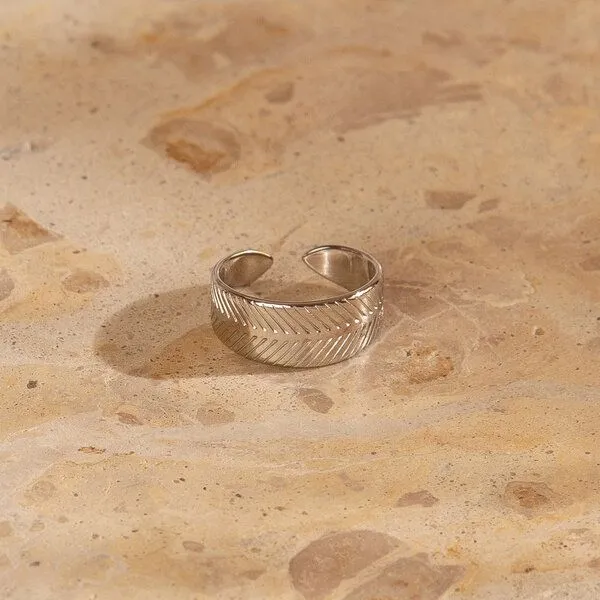 ELEKTROPULLI Größenverstellbarer Bold Hammered Sheet Ring ca. Ø 17 - 19mm von Elektropulli, Silber, – Produktbild 3 von 4