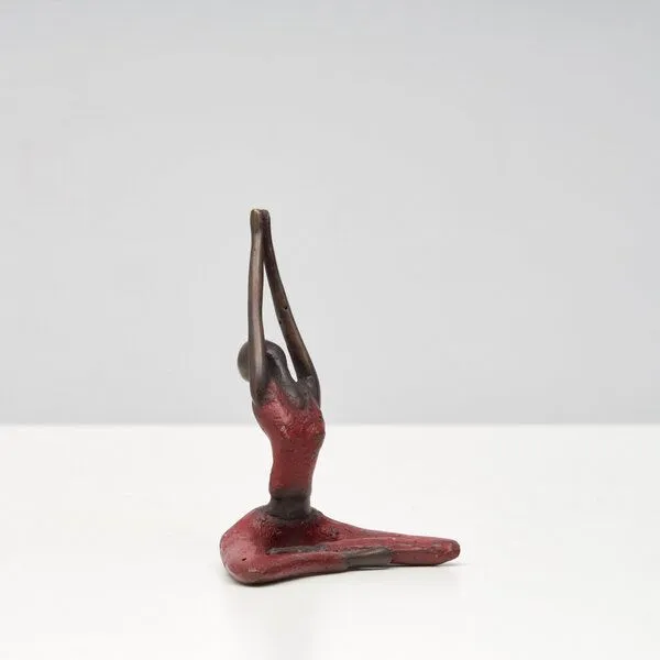 Moogoo Creative Africa Moogoo Creative Africa Bronze-Skulptur Yoga "Adeline" | by Hamidou | Unikate, Rot, – Produktbild 2 von 3