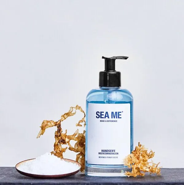 SEA ME SEA ME Handseife | mit Meeresmineralien | frei von Mikroplastik | vegan | Mehrweg-Glas 250 ml – Produktbild 2 von 4