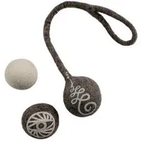 Wooliie Wooliie Katzen-Spielset aus 100 % naturbelassener Schurwolle – handgefertigt & schadstofffrei (3er-Bundle) - Rope Ball & Rattle Ball – Produktbild 1 von 1