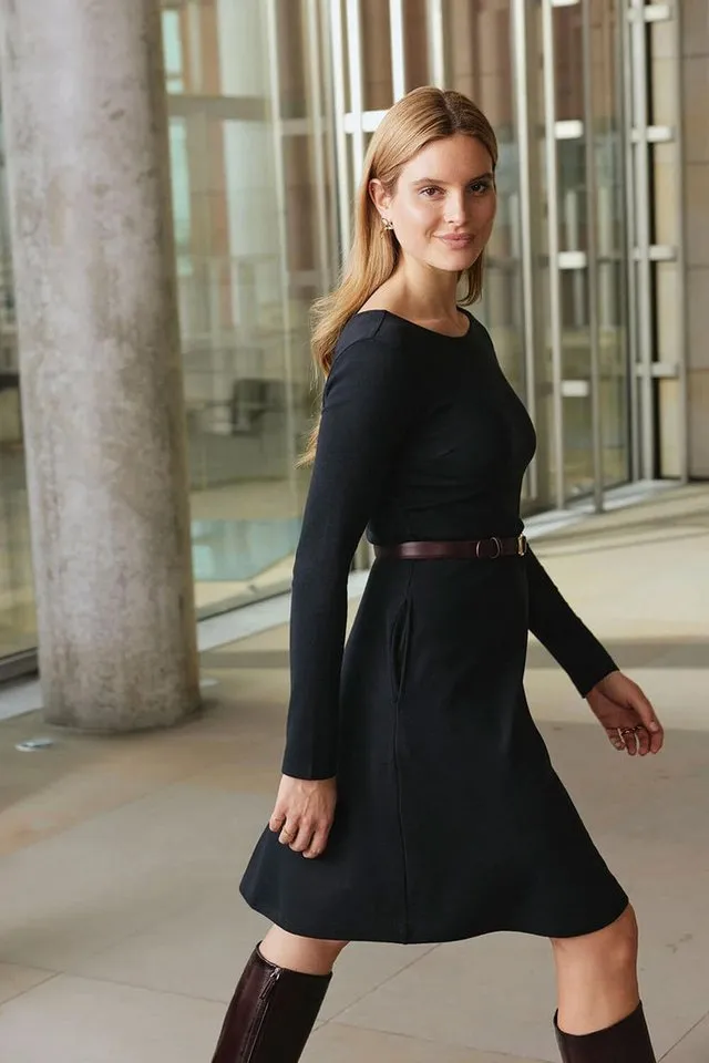 Tranquillo Tranquillo Jerseykleid Damen Moonii Wolle-Baumwoll-Jersey tailliert schwingender Rock Taschen (Einzelteil) Langarmkleid weich, warm & atmungsaktiv, feminine Taillierung, Schwarz, – Produktbild 1 von 5