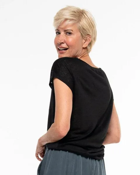Alma & Lovis Alma & Lovis Elegantes Kurzarmshirt aus 100% Leinen-Jersey | Linen Short Pure, Raven (schwarz), – Produktbild 4 von 4