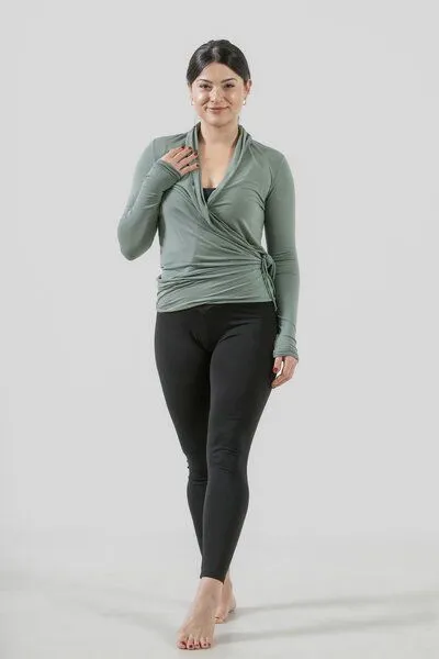 YogiLiebe YogiLiebe Wickelbluse „Lakshmi“ aus TENCEL Modal – handgenäht in Deutschland, Sage, – Produktbild 3 von 4