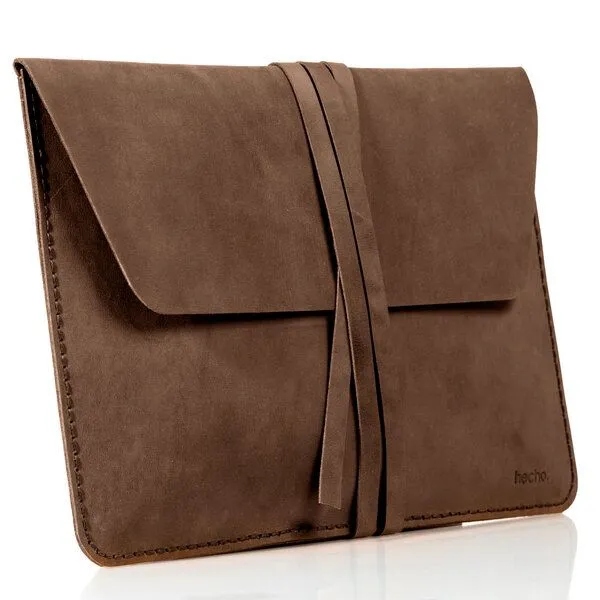 hecho. hecho. Leder Hülle für MacBook Pro 13", 14“, 15" & 16" | „Pablo“ | Handmade & Fair (Lederhülle, Ledertasche, Tasche) – Produktbild 2 von 4