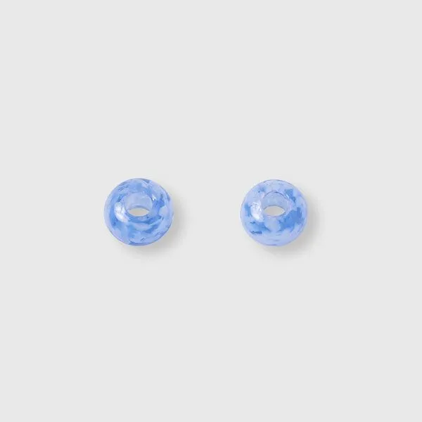 fejn jewelry fejn jewelry Creole murano huggie mit buntem Glasanhänger, Silber / blue nuvola, – Produktbild 2 von 4