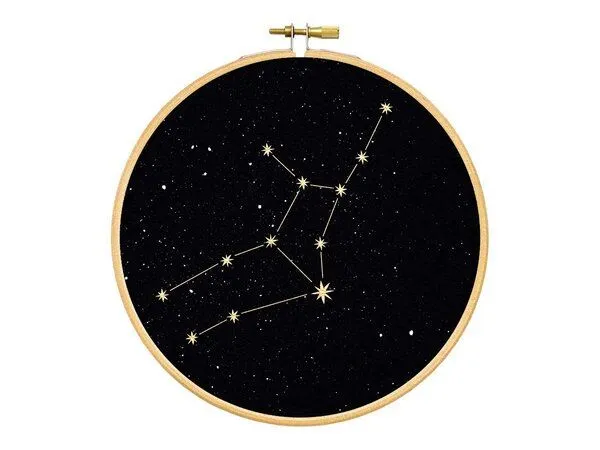 renna deluxe renna deluxe Sternzeichen in Gold als Bild im Stickrahmen – Produktbild 7 von 8
