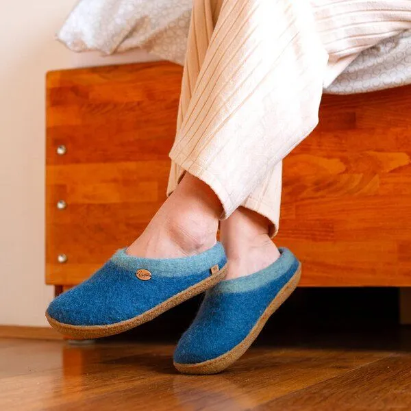 WoolFit WoolFit Sherpa Barfuß-Hausschuhe unisex Filz-Pantoffeln mit Naturgummisohle, nachhaltig aus 100% Wolle, Blau, – Produktbild 3 von 3