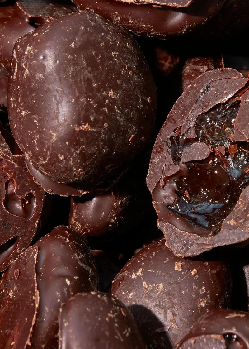 KoRo Pflaumen in dunkler Schokolade 1 kg – Produktbild 2 von 5