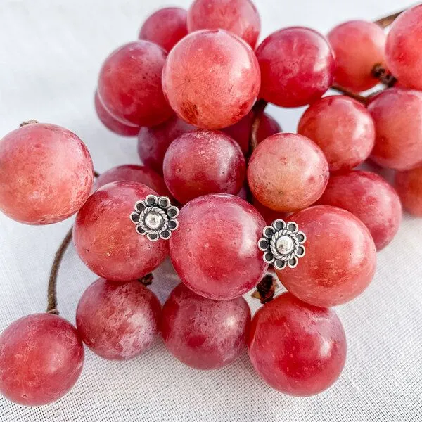 pakilia pakilia Silber Ohrstecker Blume fein Fair-Trade und handmade, Weiss, – Produktbild 1 von 4