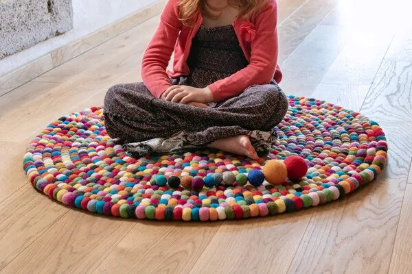 naturling naturling Filzkugel Teppich rund aus 100% Schurwolle, Bunt, – Produktbild 2 von 3