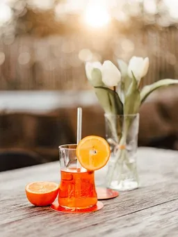 MaBe MaBe 4er Set Aperol Gläser - UPCYCLING aus der leeren 0,7l Flasche MIT 4x Glashalm – Produktbild 1 von 1