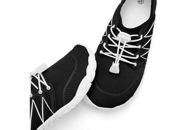 VENICE BEACH VENICE BEACH Badelatsche, Badeschuhe, Badeschlappe, Barfußschuh, leichter Slipper Aquaschuh Wasserschuh mit elastischen Bändern, schnelltrocknend VEGAN, Schwarz, – Produktbild 4 von 5