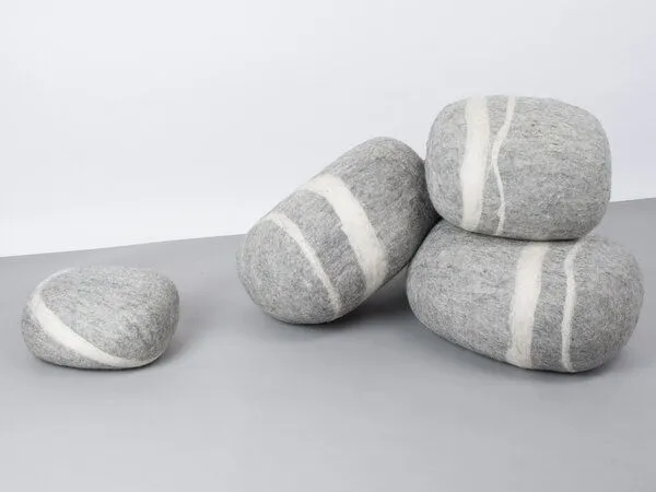 myfelt myfelt Filz Kieselstein (Pouf), 100% Schurwolle, Grau meliert (carl), – Produktbild 1 von 4
