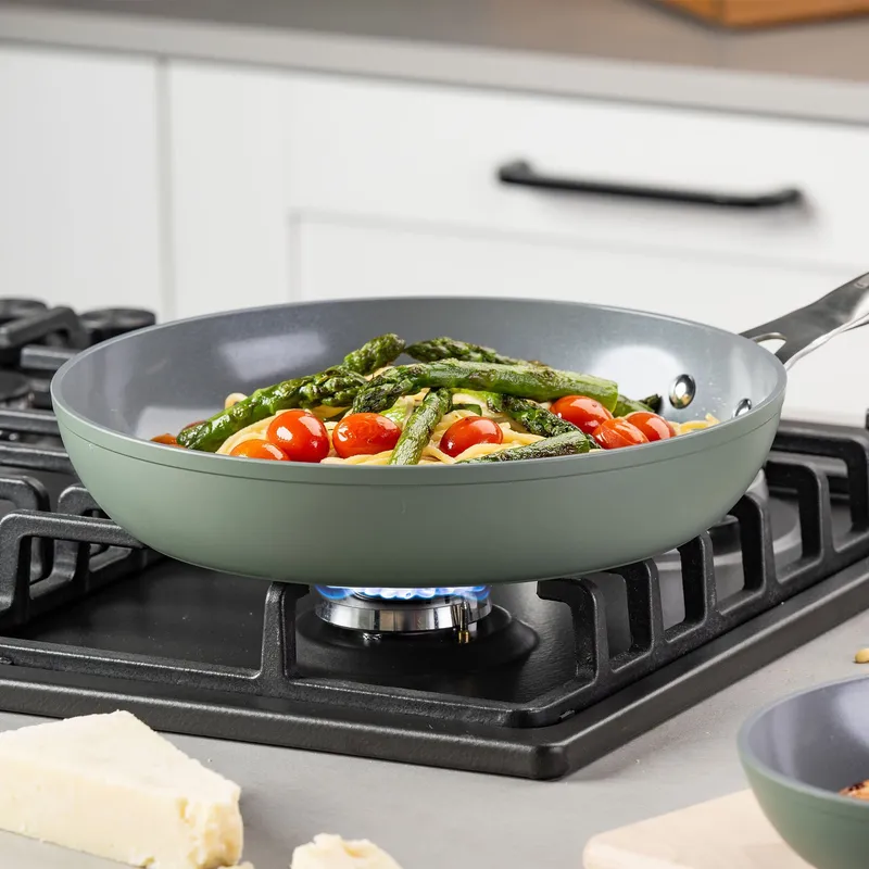 Chefkoch trifft Fackelmann Chefkoch trifft Fackelmann Bratpfanne Stuttgart, keramische Antihaft-Beschichtung, Ø28cm – Produktbild 2 von 3