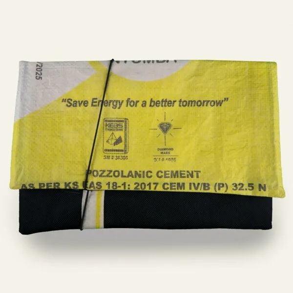 Nyuzi Blackwhite Nyuzi Blackwhite Upcycling Laptophülle 13/15 Zoll aus altem Zementsack, Gelb mombasa cement, – Produktbild 3 von 4