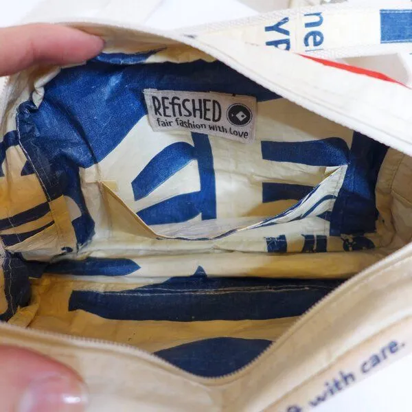 REFISHED fair fashion REFISHED fair fashion Bauchtasche 'BUM BAG' - upcycelte Zement- und Fischfuttersäcke, #cement beige-blau, – Produktbild 1 von 2