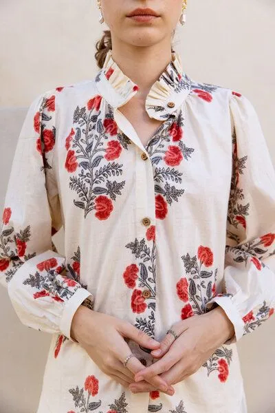 Haus of Namaste Haus of Namaste Damen Bluse „Mira Shirt " handbedruckt aus 100% Bio-Baumwolle mit floralem Muster. – Produktbild 1 von 5