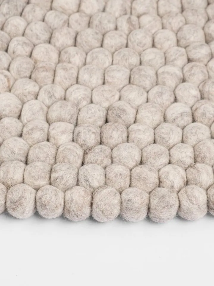 myfelt myfelt Wollteppich Béla Filzkugelteppich rund, rund, 100% reine Schurwolle, in verschiedenen Größen erhältlich, Beige, – Produktbild 3 von 5
