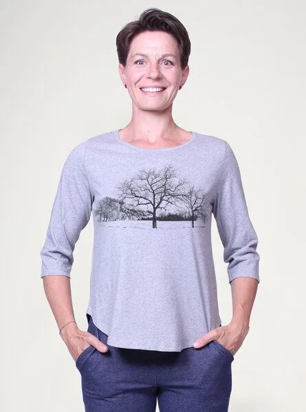Peaces.bio - handbedruckte Biomode Peaces.bio - handbedruckte Biomode Dreiviertelarm-Shirt Landscape, Hellgrau, – Produktbild 2 von 2