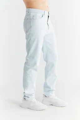 Evermind Evermind Herren vegan Jeans Straight Fit Eisblau – Produktbild 1 von 1