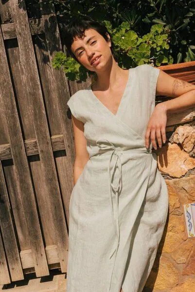 AmourLinen AmourLinen Wickelkleid aus Leinen AURORA, Sage green (grün), – Produktbild 1 von 4