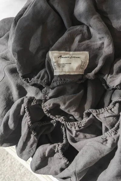 AmourLinen AmourLinen Leinen-Spannbetttuch, Charcoal (schwarz), – Produktbild 1 von 3