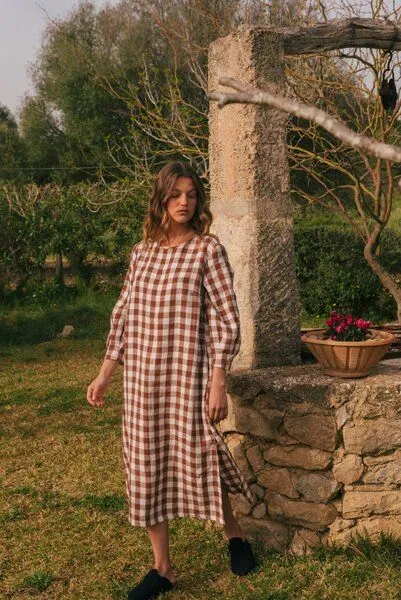 AmourLinen AmourLinen Langes Leinenkleid Amalia, Mokka-gingham, – Produktbild 1 von 4