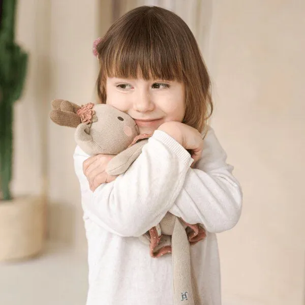 junikind junikind Nachhaltiges Kuscheltier "Reh Tilla", Baumwolle (Bio), 40 cm – Produktbild 2 von 3