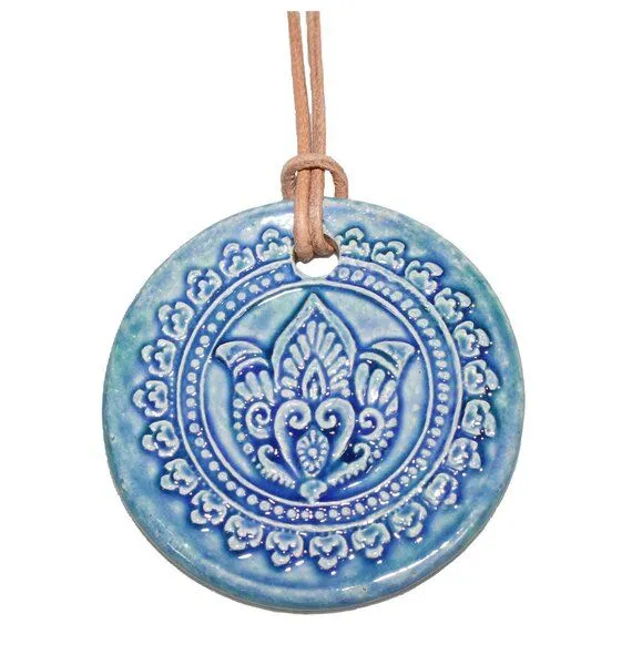 Schönes aus Indochina Schönes aus Indochina Schmuck aus Keramik, Medaillon Elefant, Lotus und Lebensbaum, Ocean, – Produktbild 3 von 4