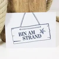 Bow & Hummingbird Bow & Hummingbird Postkarte "Bin am Strand" – Produktbild 1 von 1