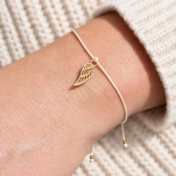 Bow & Hummingbird Bow & Hummingbird Schutzengel Armband „Ich schenke dir einen Schutzengel“ – Glücksbringer mit Engelsflügel, 24 Karat vergoldet, Creme, – Produktbild 2 von 3