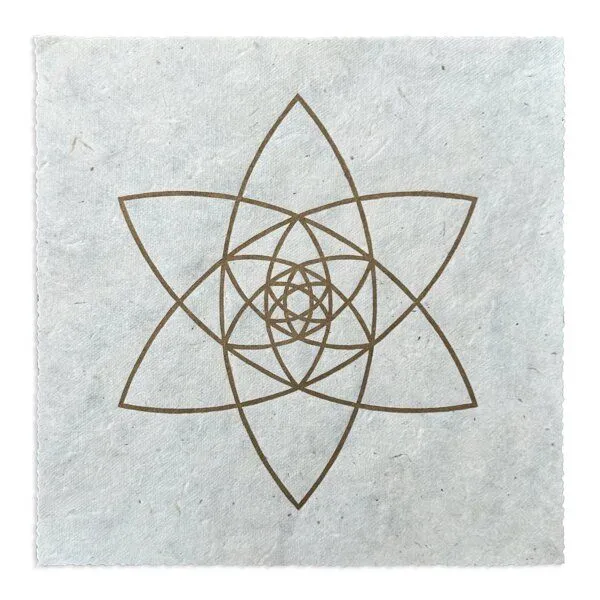 Veskor Cassiopeia Veskor Cassiopeia BLÜTEN DER LIEBE Heilige Geometrie Linoldruck | 22 × 22 cm | Gold auf Naturweiß – Produktbild 1 von 4