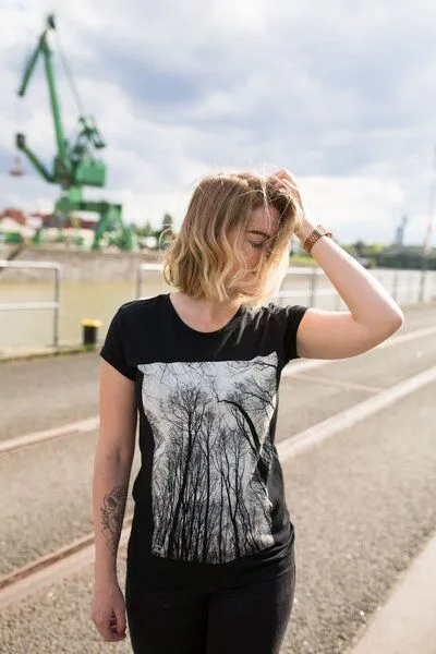 ilovemixtapes ilovemixtapes Forest Rolled Sleeve Damen T-Shirt, Schwarz, – Produktbild 2 von 3