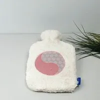 Flosinn Flosinn Kuschelige Wärmflaschen aus Bio-Teddyplüsch. Wärmflaschenbezug und Wärmflasche. Verschiedene Farben, Teddy mit rosa / rosé, – Produktbild 1 von 1