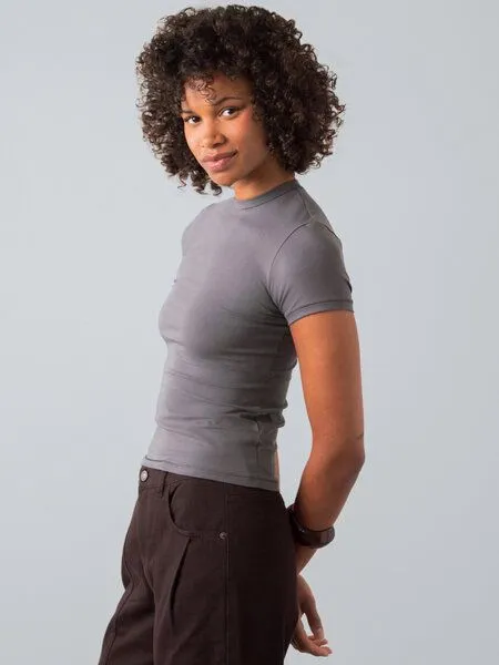 Honest Basics Honest Basics Damen Slim Fit T-Shirt aus Bio- und recycelter Baumwolle, Basalt, – Produktbild 1 von 4