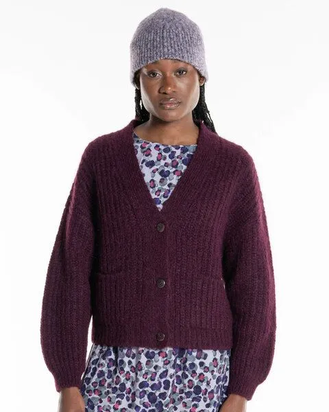 Alma & Lovis Alma & Lovis Cardigan im Grandpa-Style mit kuscheligem Alpaka-Mix | Grandpa Tiron, Red beet (dunkelrot), – Produktbild 1 von 4