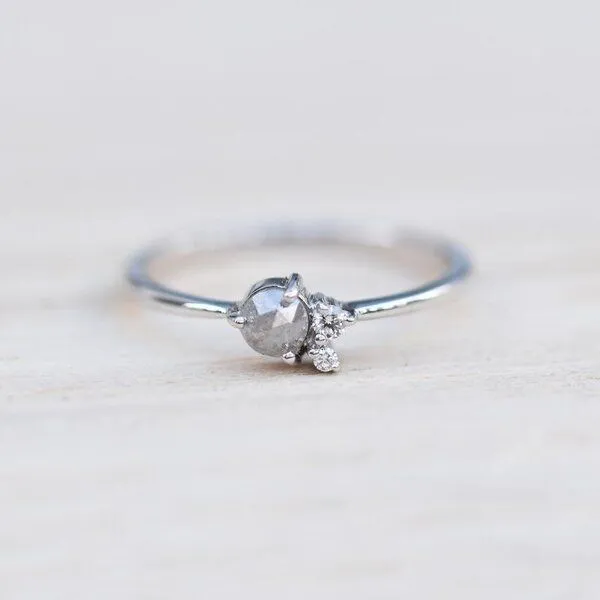 Eppi Eppi Goldring mit Salt'n'Pepper Diamant und Diamanten Marine, Weiss, – Produktbild 1 von 4