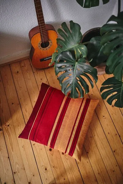 HängemattenGlück HängemattenGlück Große Sofakissen aus Latex & Kapok, Rubinrot gestreift, – Produktbild 2 von 4
