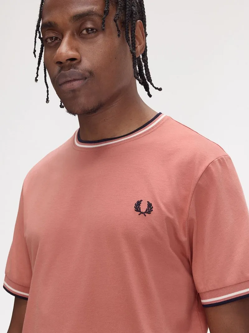 Fred Perry Fred Perry M1588 Twin Tipped T-Shirt Rosa - Größe M, Pink, – Produktbild 2 von 5