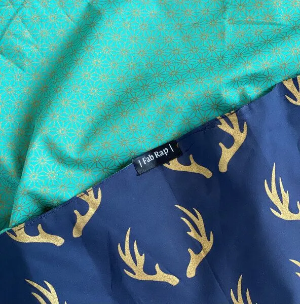 FabRap Gift Wrap FabRap Gift Wrap Wiederverwendbare Geschenkverpackung Furoshiki (doppelseitig), Jade & midnight reindeers, – Produktbild 3 von 6