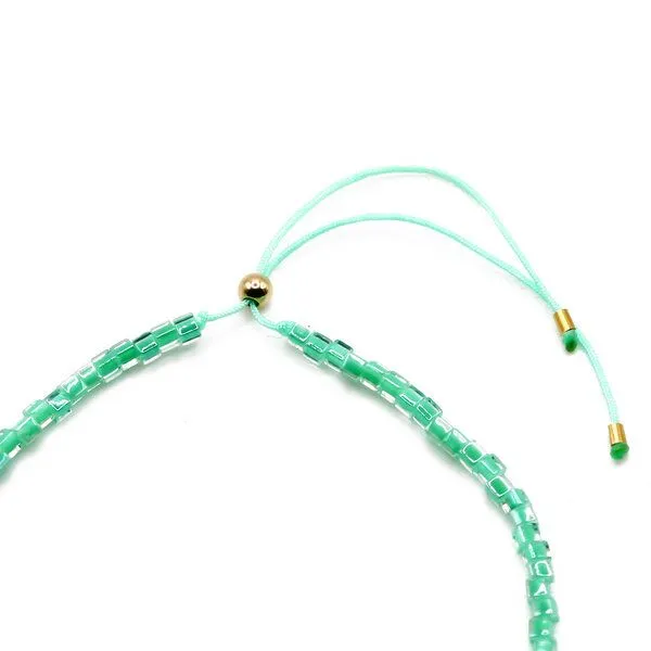 juni juni Sommer Armband Türkis aus Würfel-Perlen - mit verstellbarer Schiebeperle aus recyceltem Gold oder Silber – Produktbild 3 von 4