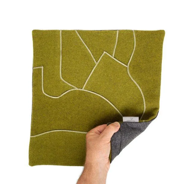 nahtur-design nahtur-design Dekokissen "zero-waste" aus kuscheliger Schurwolle | Unikate, Didi, – Produktbild 4 von 4