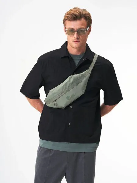 PINQPONQ PINQPONQ Bauchtasche - Brik Hipbag - aus recyceltem Polyester, Grün (desert sage), – Produktbild 3 von 4