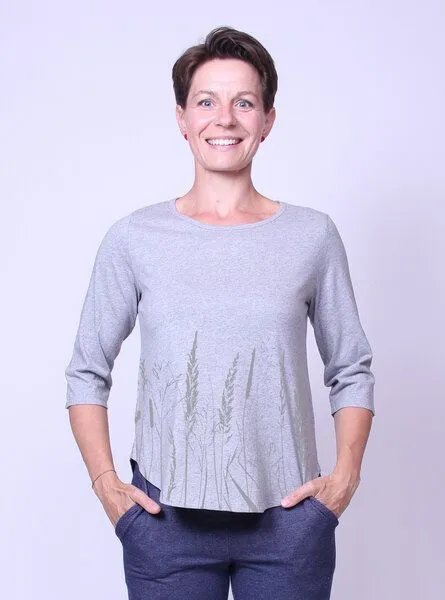 Peaces.bio - handbedruckte Biomode Peaces.bio - handbedruckte Biomode Bio-Damen-3/4 Arm Shirt- Gräservielfalt, Hellgrau, – Produktbild 2 von 2